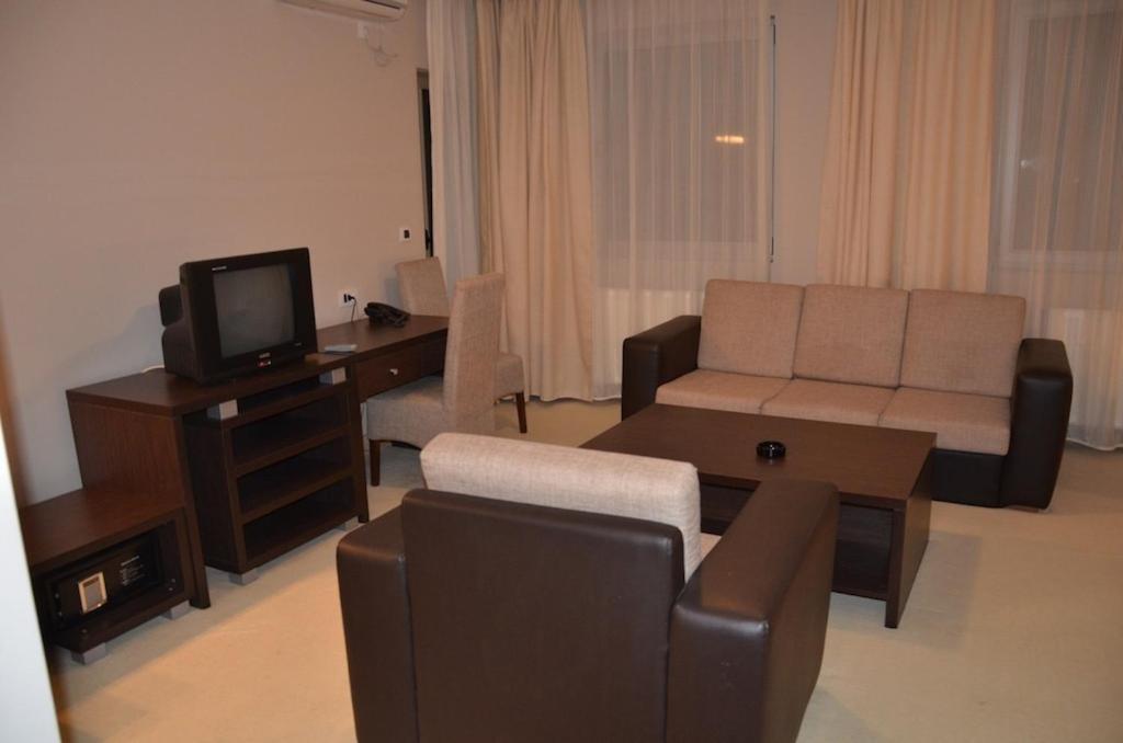 Hotel Golf Luxury Kruševac Kültér fotó