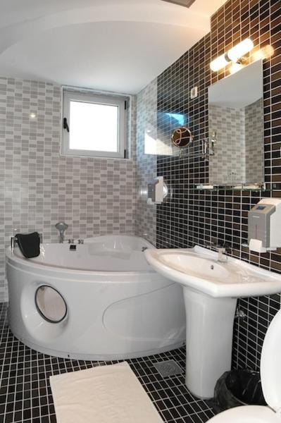 Hotel Golf Luxury Kruševac Kültér fotó