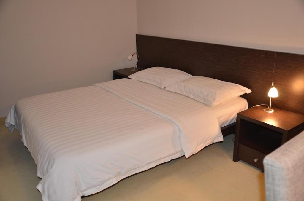 Hotel Golf Luxury Kruševac Kültér fotó